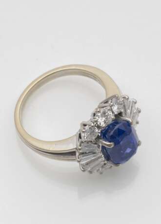 Ring mit Saphir und Diamanten - Foto 2