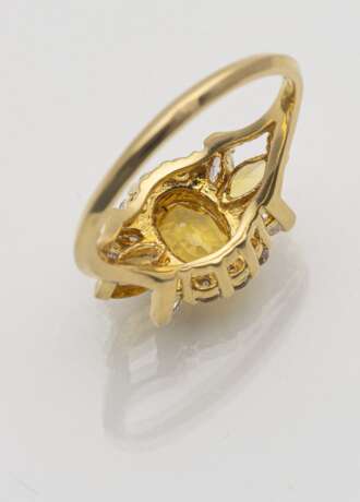 Ring mit Saphiren und Diamanten - photo 3