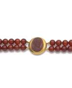 Übersicht. Collier mit Gemme