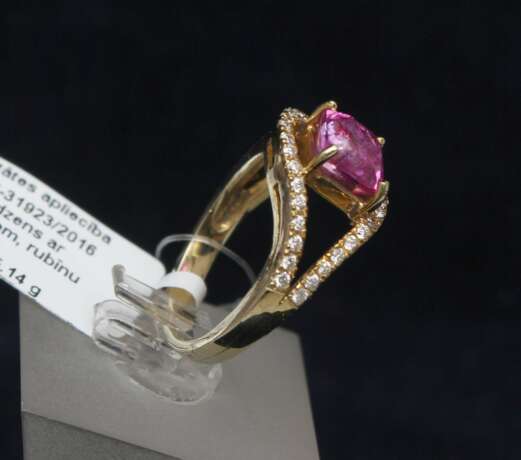 White gold ring with diamonds and ruby Gold Other style 21th century - photo 6