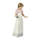 Cute figurine of a young lady with a burnt candle. Ladro 1991 Porcelain Hand Painted 20th century - photo 1