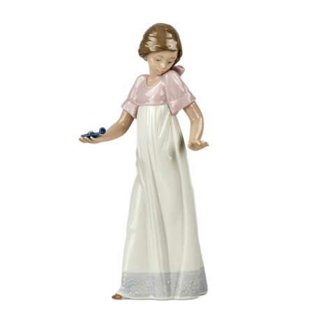 Cute figurine of a young lady with a burnt candle. Ladro 1991 Porcelain Hand Painted 20th century - photo 2