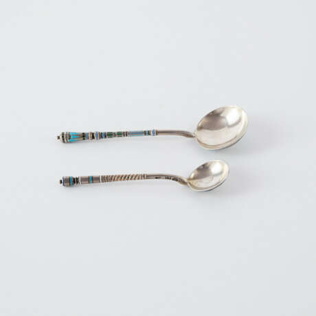 Russia. TWO SILVER SPOONS WITH ENAMEL CHAMPLEVÉ - photo 2