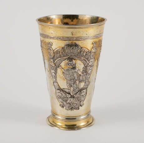 Grigorij Lakomin. VERMEIL SILVER BEAKER WITH FIGURAL DEPICTIONS - photo 3