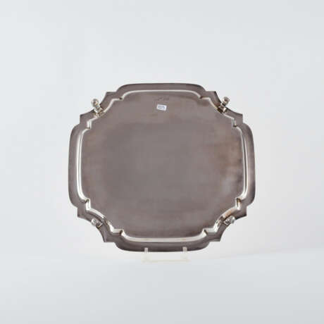 E.H. Parkin & Co. LARGE SILVER SALVER WITH THE ROYAL COAT OF ARMS OF GREAT BRITAIN - photo 2