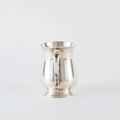 William Shaw II & William Priest. PEAR-SHAPED SILVER GEORGE II TANKARD - фото 2