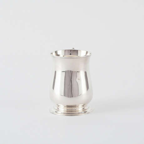 William Shaw II & William Priest. PEAR-SHAPED SILVER GEORGE II TANKARD - фото 4