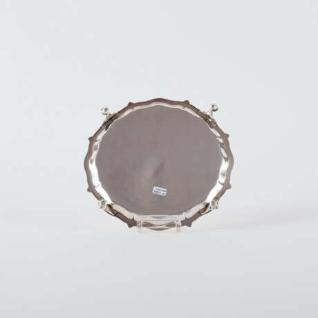 London und Sheffield. TWO SQUARE SILVER SALVERS WITH RECEEDING CORNERS - фото 3