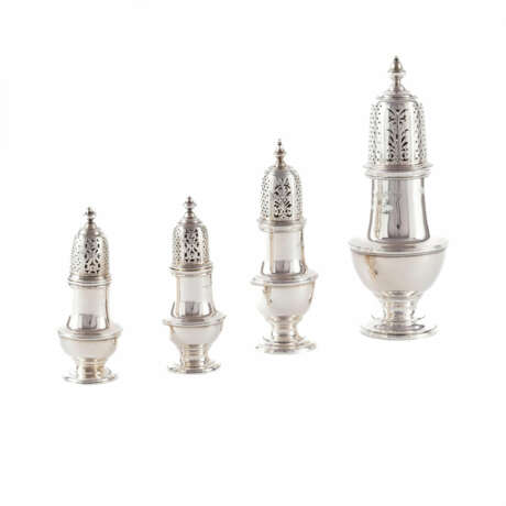 London. ENSEMBLE OF FOUR SILVER SPICE MILLS OF DIFFERENT SIZES - photo 1