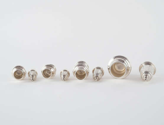 London. ENSEMBLE OF FOUR SILVER SPICE MILLS OF DIFFERENT SIZES - photo 4