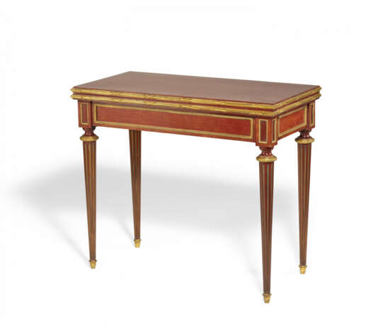 Henry Dasson. TABLE FOR BOARD GAMES STYLE LOUIS XV - photo 1