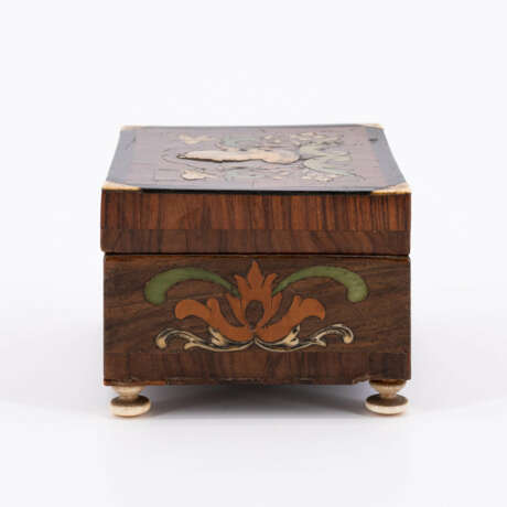 Germany. SMALL WOODEN BOX WITH A PORTRAIT OF A WOMAN - фото 4