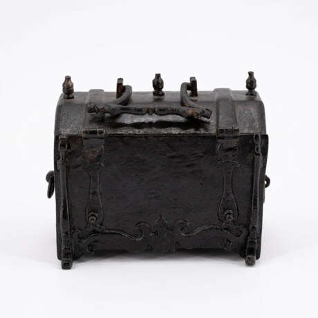 France. SMALL IRON CASSETTE WITH BEJEWELLED LID - photo 3