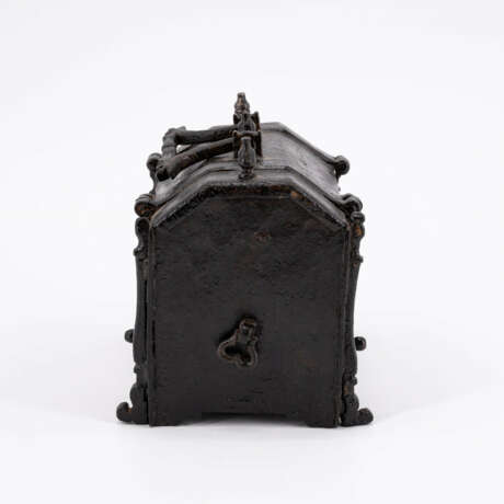 France. SMALL IRON CASSETTE WITH BEJEWELLED LID - photo 4