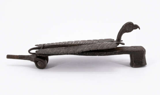 Spain. BIRD-SHAPED IRON DOOR KNOCKER - photo 2