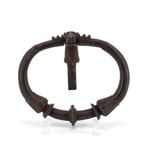 Presumably Italy. LARGE RING-SHAPED IRON ANIMAL KNOCKER WITH ANIMAL HEAD - photo 1