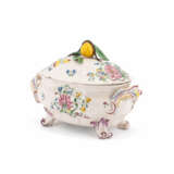 Niderviller. OVAL PORCELAIN TUREEN WITH A LEMON FINIAL - photo 1