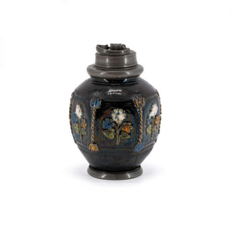 Bunzlau. PORCELAIN SCREW-TOP BOTTLE WITH FLORAL RELIEF APPLICATIONS - фото 1