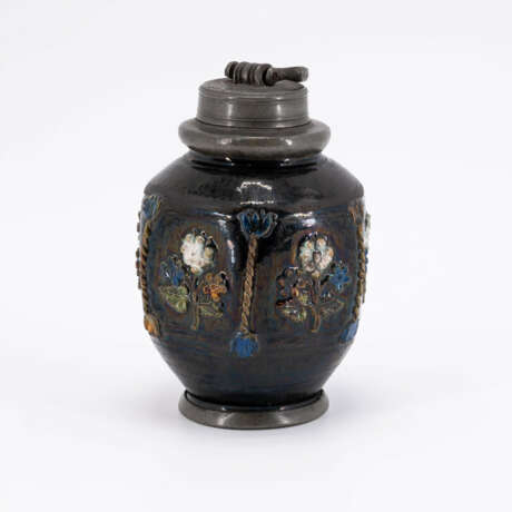 Bunzlau. PORCELAIN SCREW-TOP BOTTLE WITH FLORAL RELIEF APPLICATIONS - photo 3