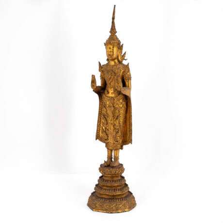 BRONZE SHAKYAMUNI WITH RULERS' JEWELLERY - photo 1