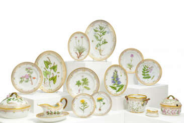 Royal Kopenhagen. 36 PORCELAIN PIECES FROM A "FLORA DANICA" DINING SERVICE