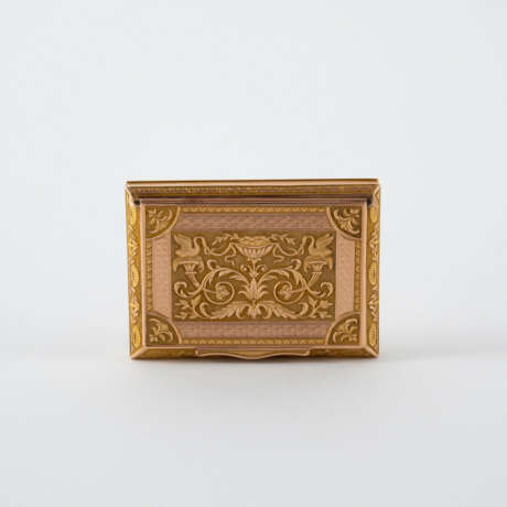 Presumably Hanau. SMALL GOLD BOX WITH TENDRILS AND SWANS ON A SABLÉ GROUND - фото 6