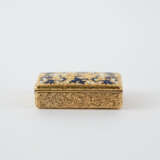 Hanau. SMALL RECTANGULAR GOLD BOX WITH ENGRAVED DECOR AND ENAMEL - фото 3