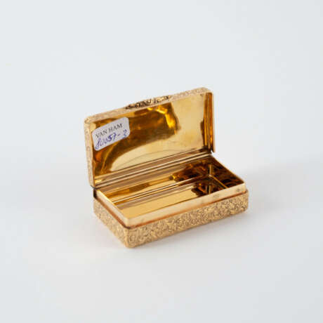 Hanau. SMALL RECTANGULAR GOLD BOX WITH ENGRAVED DECOR AND ENAMEL - фото 5