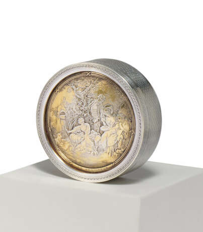 Presumably France. ROUND SILVER BOX WITH GALLANT PASTORAL IDYLL "LE DÉNICHEUR" - photo 1