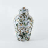 DÉCALCOMANIE LIDDED GLASS VASE WITH CHINOISERIE REVERSE GLASS DECOR - photo 5