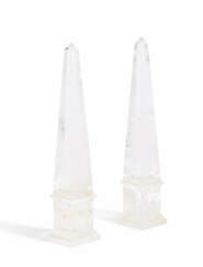 PAIR OF QUARTZ OBELISKS AS TABLE DECORATION