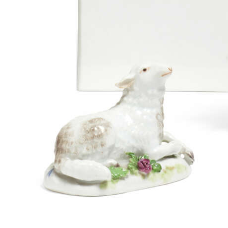 Meissen. PORCELAIN SHEEP LYING DOWN - photo 1