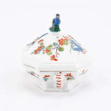 Meissen. PORCELAIN SUGAR BOWL WITH CRANES AND HANDLE IN THE SHAPE OF A SWINHOE'S PHEASANT - photo 2