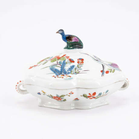 Meissen. PORCELAIN SUGAR BOWL WITH CRANES AND HANDLE IN THE SHAPE OF A SWINHOE'S PHEASANT - photo 3