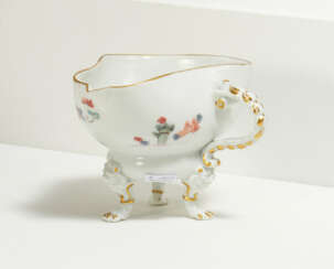 Meissen. RARE SMALL FOOTED PORCELAIN SAUCIERE WITH KAKIEMON DECOR