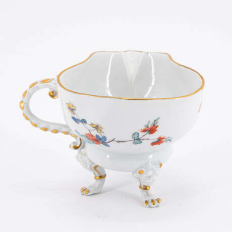 Meissen. RARE SMALL FOOTED PORCELAIN SAUCIERE WITH KAKIEMON DECOR - photo 3