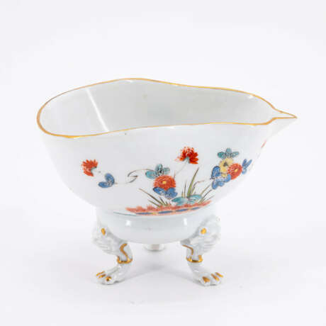 Meissen. RARE SMALL FOOTED PORCELAIN SAUCIERE WITH KAKIEMON DECOR - photo 4