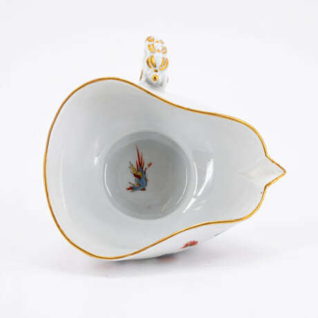 Meissen. RARE SMALL FOOTED PORCELAIN SAUCIERE WITH KAKIEMON DECOR - photo 5