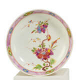 Meissen. PORCELAIN SAUCER WITH COLOURFUL KAKIEMON DECOR - photo 1