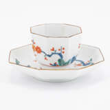 Meissen. OCTOGONAL PORCELAIN CUP AND FITTING SAUCER WITH CONTINUOUS KAKIEMON DECOR - photo 4