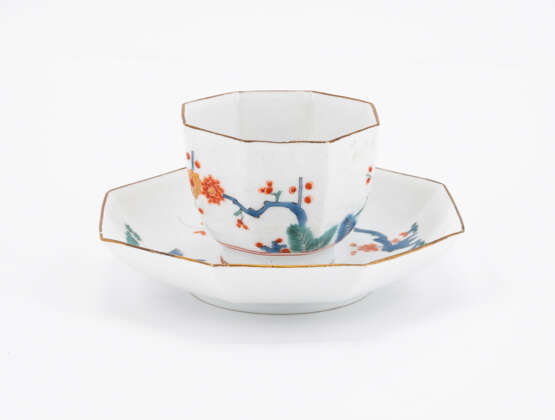 Meissen. OCTOGONAL PORCELAIN CUP AND FITTING SAUCER WITH CONTINUOUS KAKIEMON DECOR - photo 4