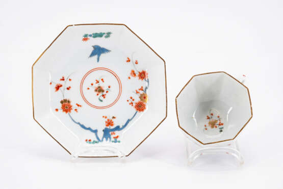 Meissen. OCTOGONAL PORCELAIN CUP AND FITTING SAUCER WITH CONTINUOUS KAKIEMON DECOR - photo 5