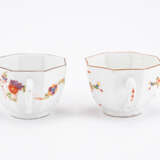 Meissen. PAIR OF OCTAGONAL DOUBLE-HANDLED PORCELAIN CUPS - photo 2