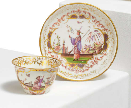 Meissen. PORCELAIN TEA BOWL AND SAUCER WITH CHINOSERIES - photo 1