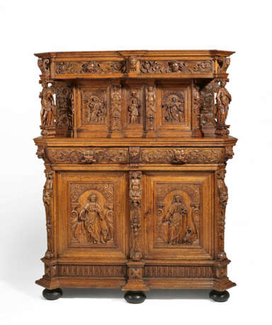 Cologne. MUSEUM OAKWOOD CABINET WITH EVANGELISTS - photo 1