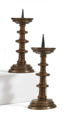 South Germany. A PAIR OF LARGE METAL DISC CANDLESTICK - фото 1