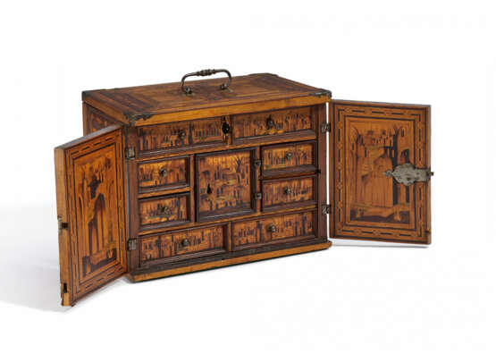 Tyrol. WOODEN CABINET CHEST WITH CITY SILHOUETTE - photo 1