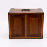 Tyrol. WOODEN CABINET CHEST WITH CITY SILHOUETTE - photo 3