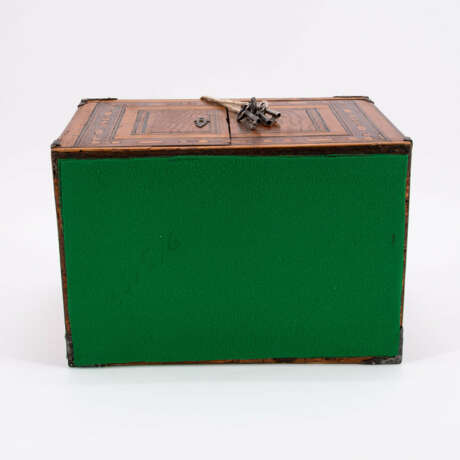 Tyrol. WOODEN CABINET CHEST WITH CITY SILHOUETTE - photo 6