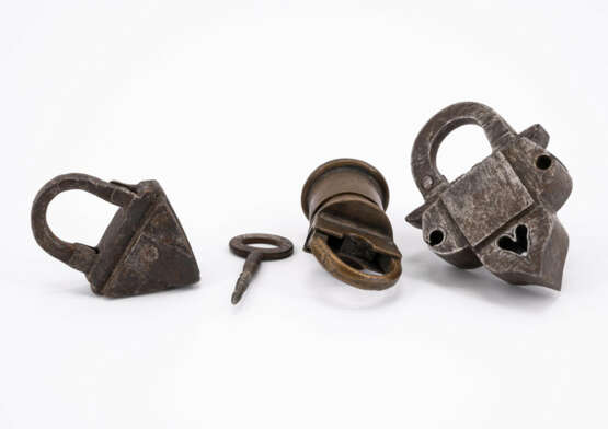 Germany. SET OF TWO IRON AND ONE BRONZE PADLOCK - photo 2